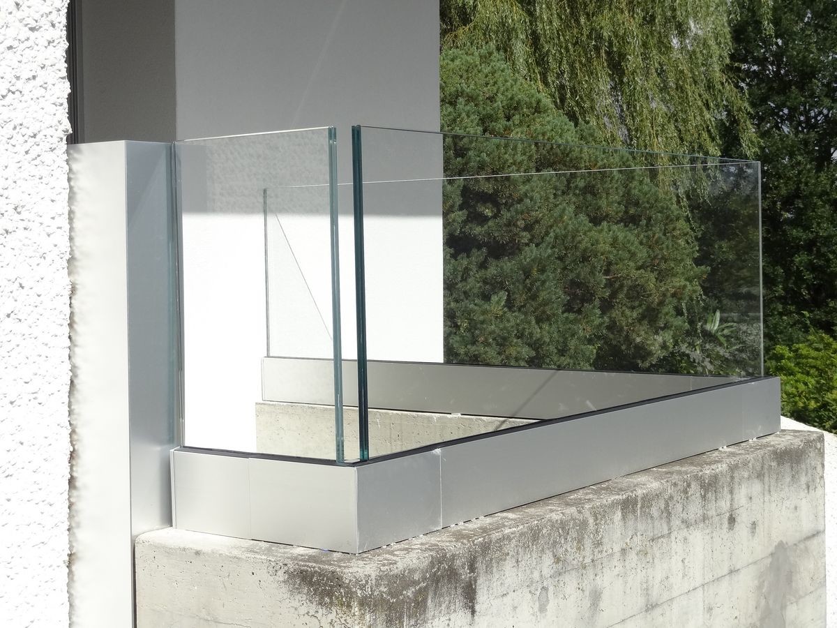 Verja de cristal del balcón Frameless T5 del aluminio 6063 cepillada y final del espejo